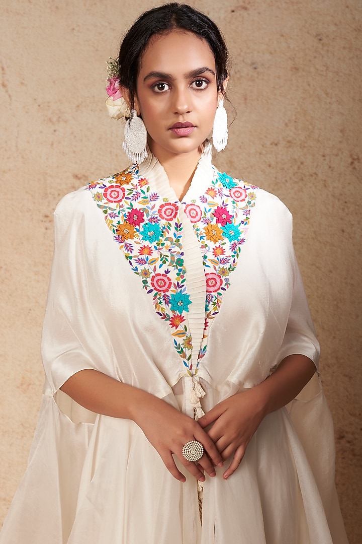 Ivory Dupion Embroidered Cape Set by Minaxi Dadoo at Pernia's Pop Up Shop