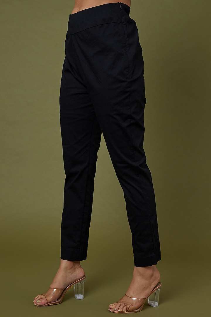 Black Dupion Embroidered Kaftan Set by Minaxi Dadoo at Pernia's Pop Up Shop