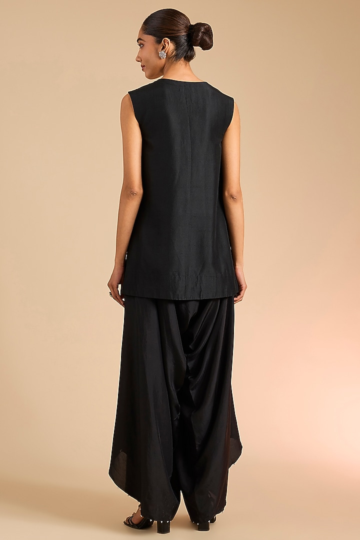 Black Silk & Organza Thread Embroidered Cape Set by Minaxi Dadoo at Pernia's Pop Up Shop
