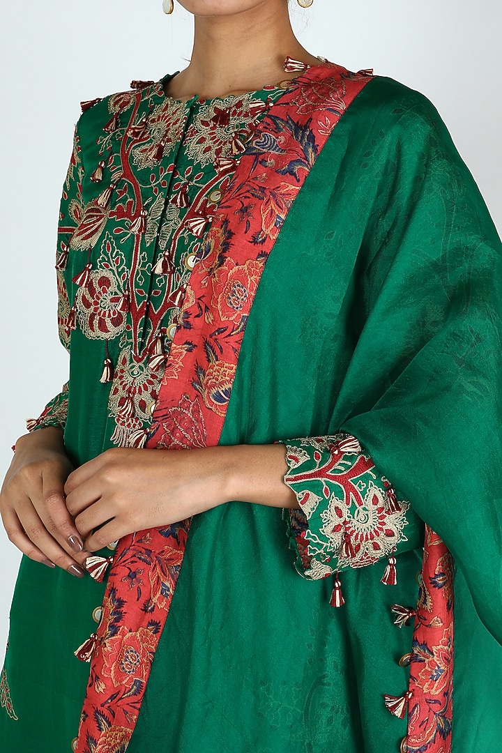 Bottle Green Embroidered Kurta Set by Minaxi Dadoo at Pernia's Pop Up Shop