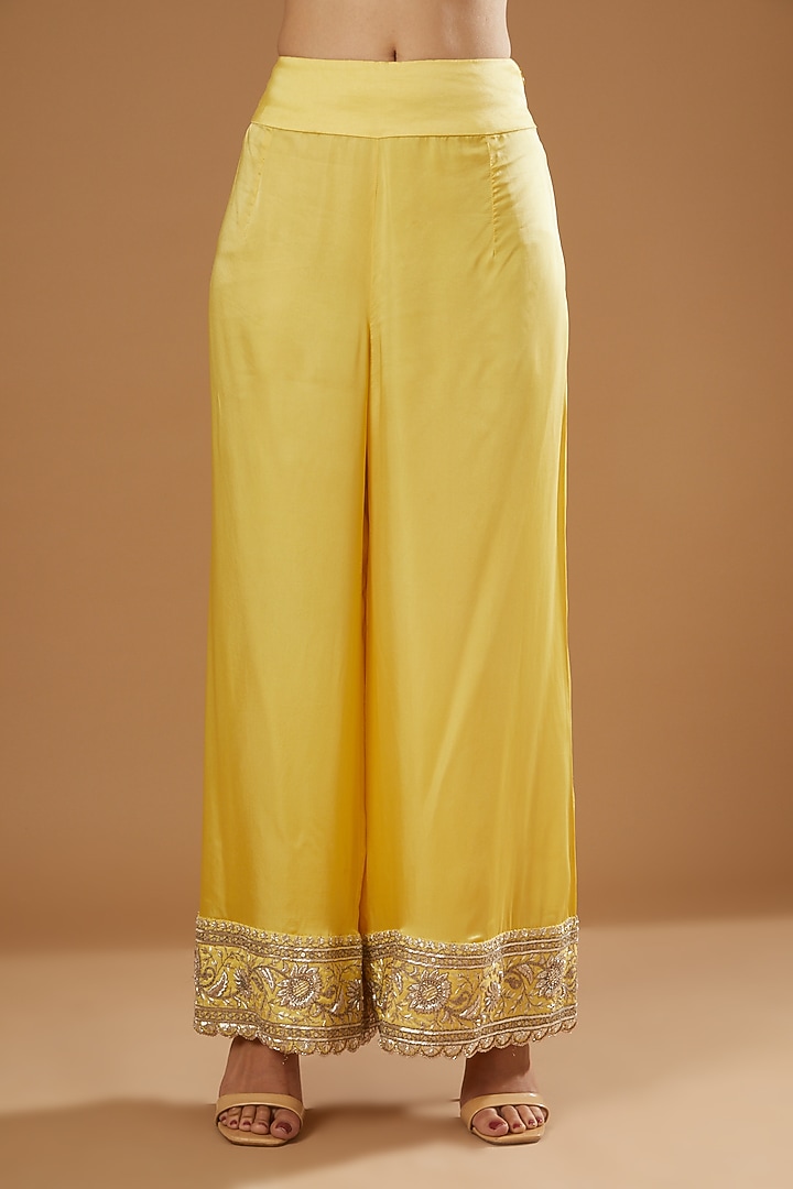 Yellow Embroidered Kurta Set by Minaxi Dadoo at Pernia's Pop Up Shop