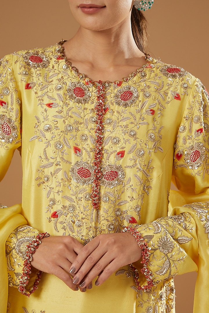 Yellow Embroidered Kurta Set by Minaxi Dadoo at Pernia's Pop Up Shop