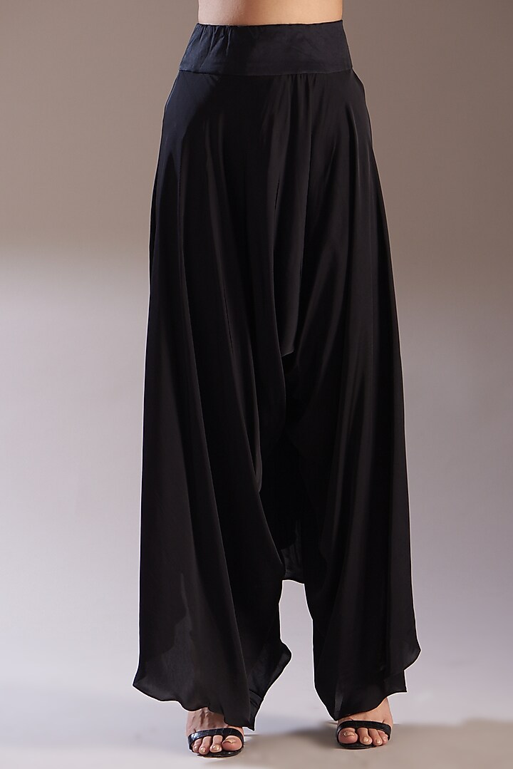 Black Silk Embroidered Hankey Cape Set by Minaxi Dadoo at Pernia's Pop Up Shop