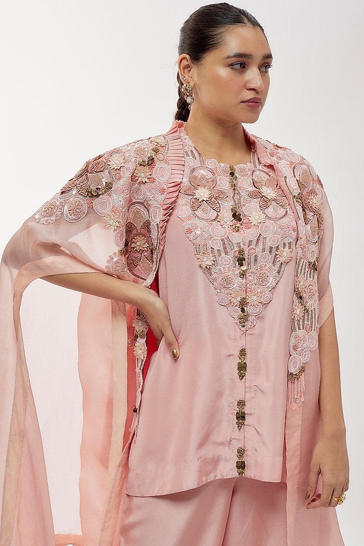 Pink Silk Thread Embroidered Short Kurta Set by Minaxi Dadoo at Pernia's Pop Up Shop