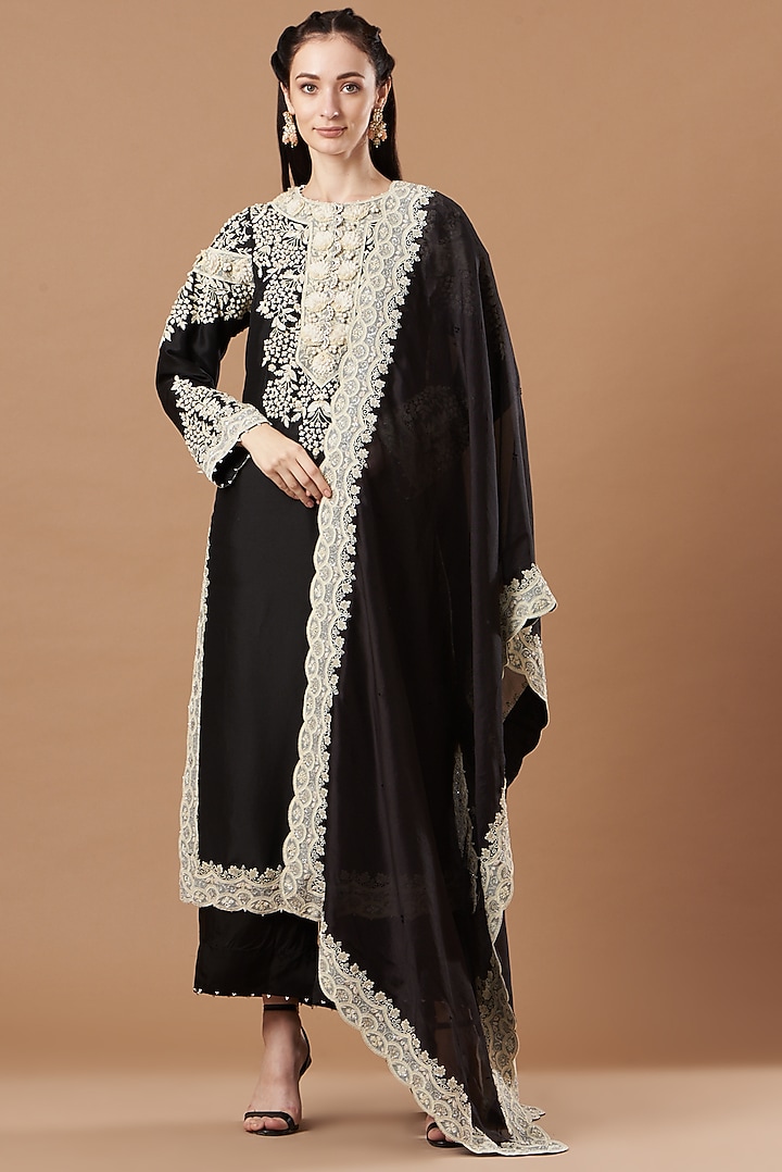 Black Dupion Silk Embroidered Kurta Set by Minaxi Dadoo at Pernia's Pop Up Shop