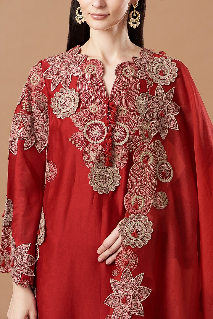 Red Chanderi Embroidered Kurta Set by Minaxi Dadoo at Pernia's Pop Up Shop