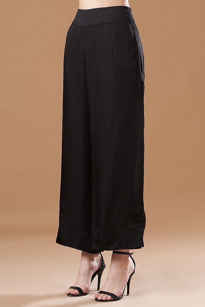 Black Crushed Dupion Kaftan Set by Minaxi Dadoo at Pernia's Pop Up Shop