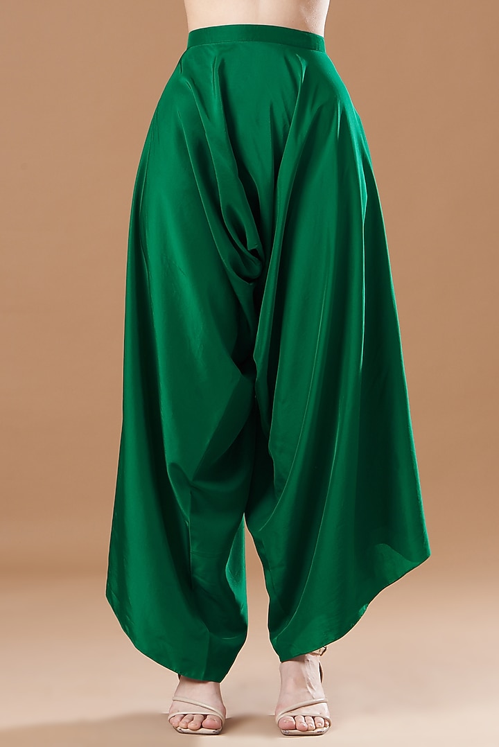 Green Organza Embroidered Cape Set by Minaxi Dadoo at Pernia's Pop Up Shop