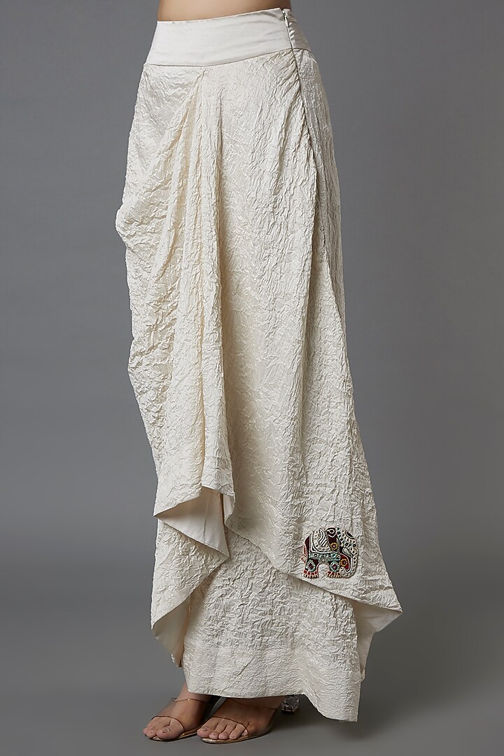 Ivory Dupion Embroidered Cape Set by Minaxi Dadoo at Pernia's Pop Up Shop
