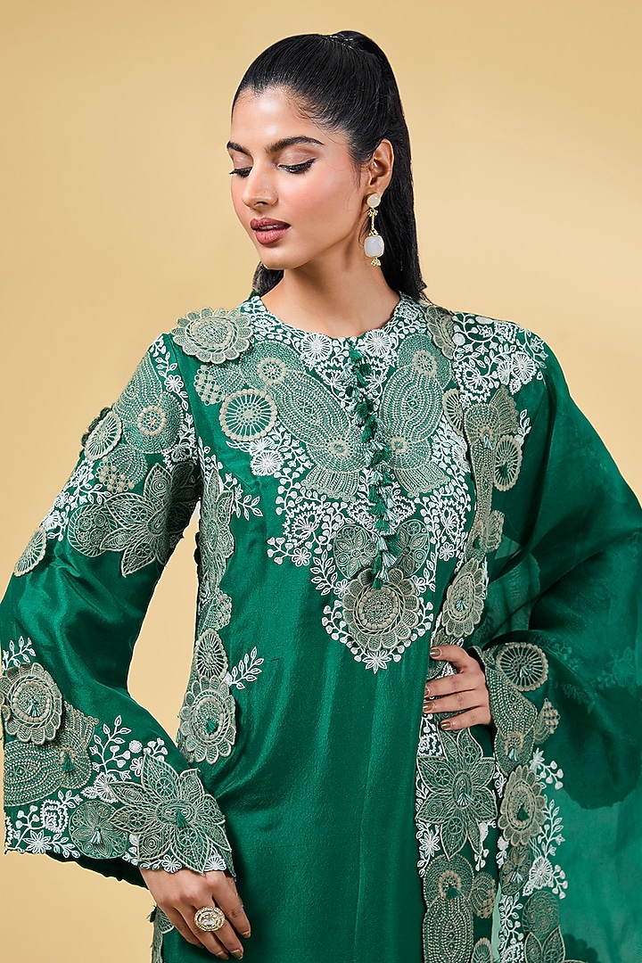 Green Silk Thread Work Straight Kurta Set by Minaxi Dadoo at Pernia's Pop Up Shop