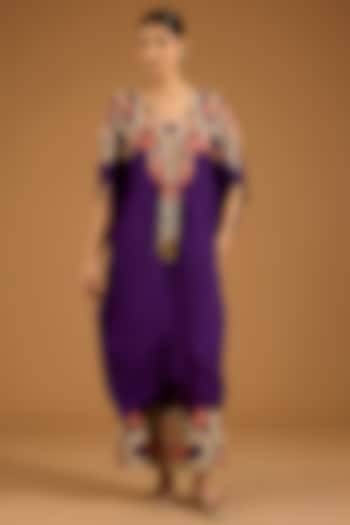 Violet Silk Thread Work Kaftan Set by Minaxi Dadoo at Pernia's Pop Up Shop