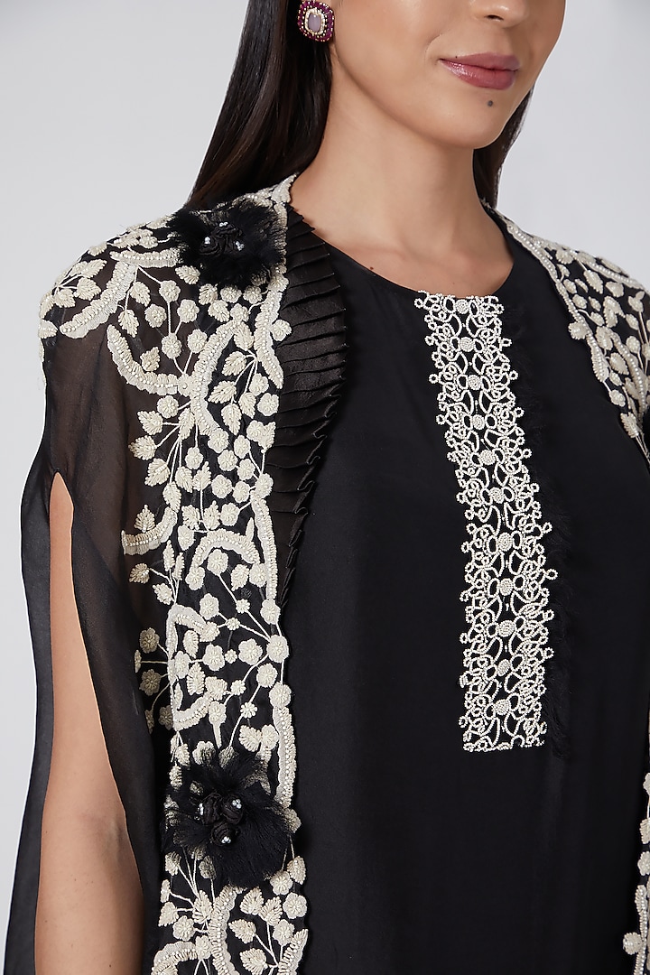 Black Embroidered Cape Set by Minaxi Dadoo at Pernia's Pop Up Shop
