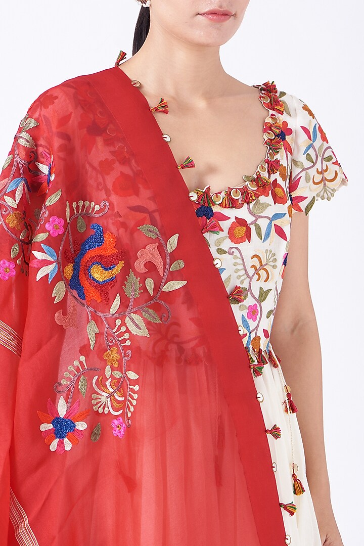 Off-White Embroidered Bridal Anarkali Set by Minaxi Dadoo at Pernia's Pop Up Shop
