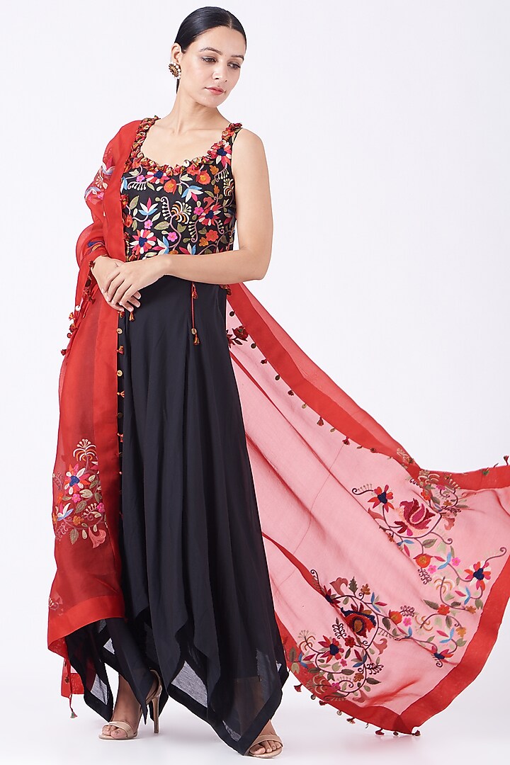 Steel Black Embroidered Kurta Set by Minaxi Dadoo at Pernia's Pop Up Shop