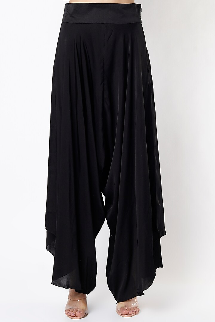 Black Embroidered Cape Set by Minaxi Dadoo at Pernia's Pop Up Shop