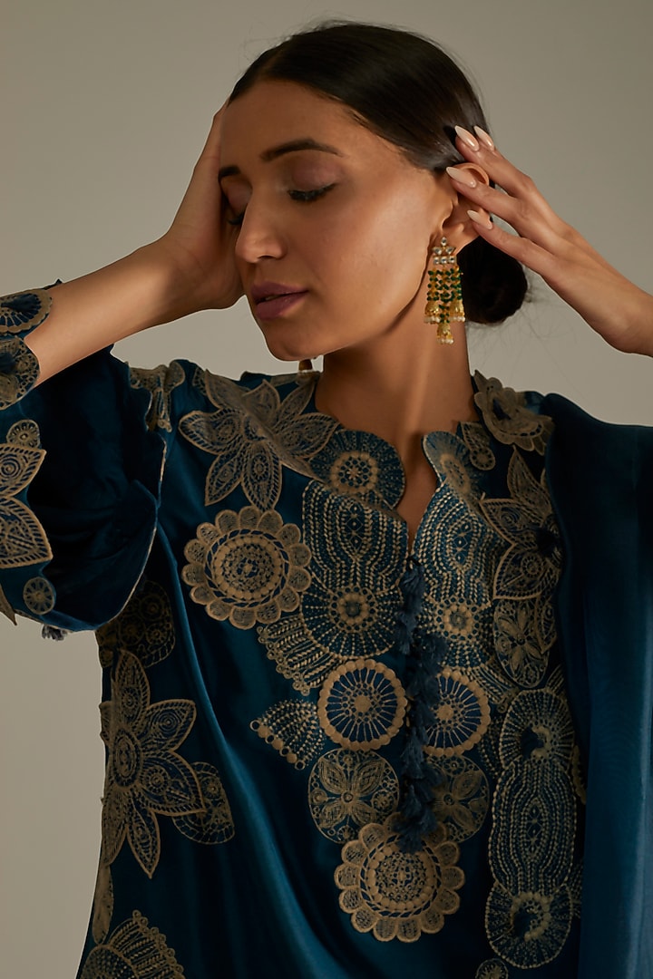 Peacock Blue Embroidered Kurta Set by Minaxi Dadoo at Pernia's Pop Up Shop