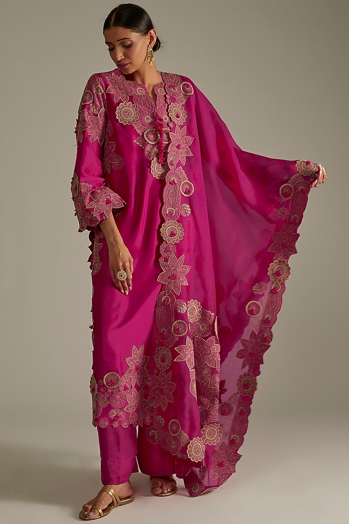 Rani Pink Embroidered Kurta Set by Minaxi Dadoo at Pernia's Pop Up Shop