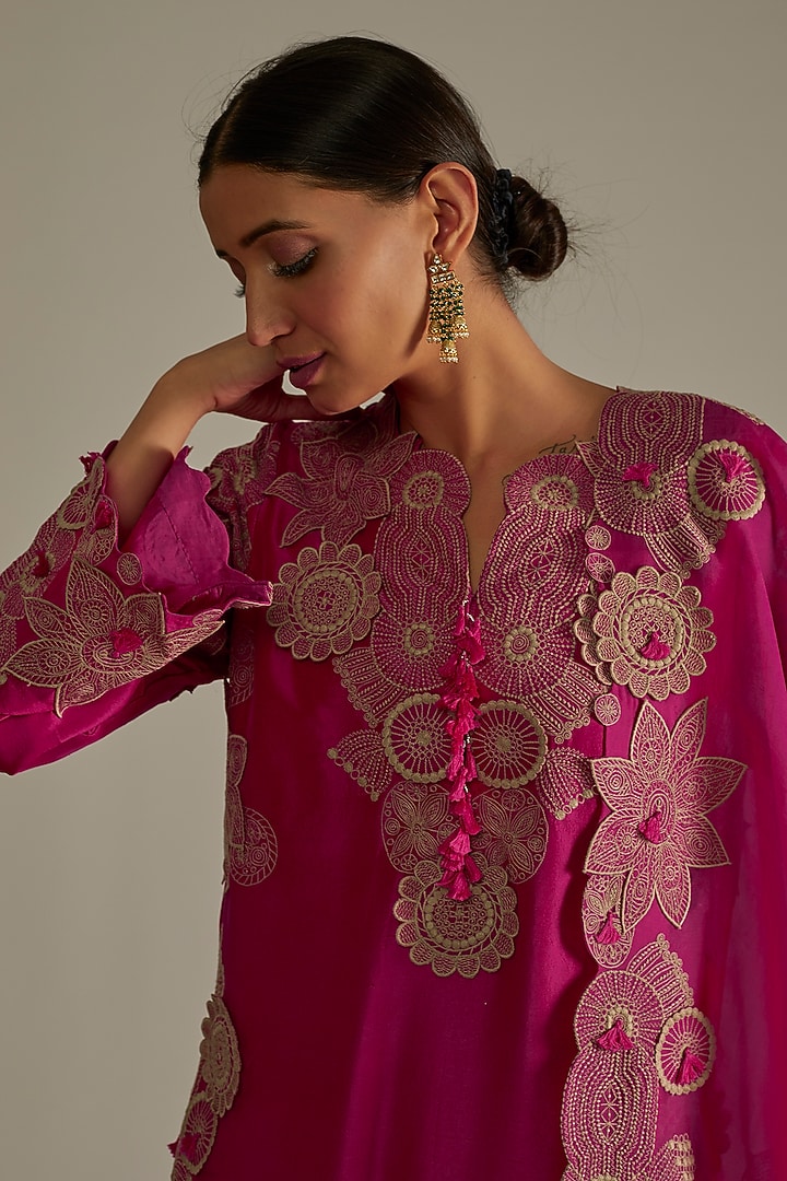 Rani Pink Embroidered Kurta Set by Minaxi Dadoo at Pernia's Pop Up Shop