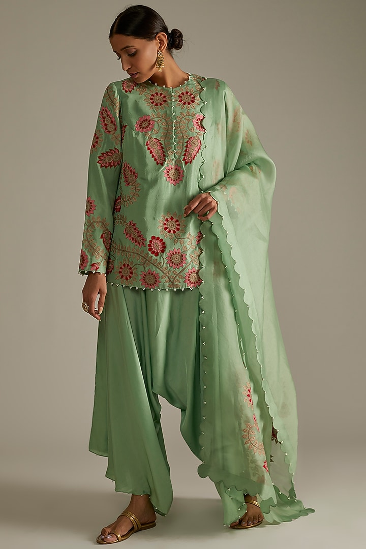 Green Embroidered Kurta Set by Minaxi Dadoo at Pernia's Pop Up Shop