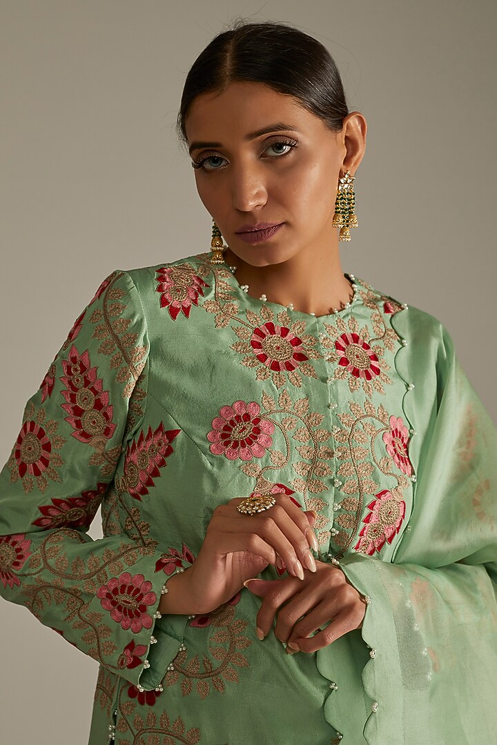 Green Embroidered Kurta Set by Minaxi Dadoo at Pernia's Pop Up Shop