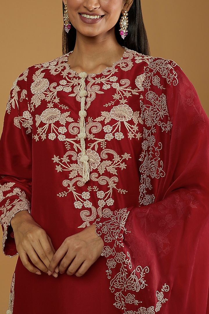 Red Embellished Kurta Set by Minaxi Dadoo at Pernia's Pop Up Shop
