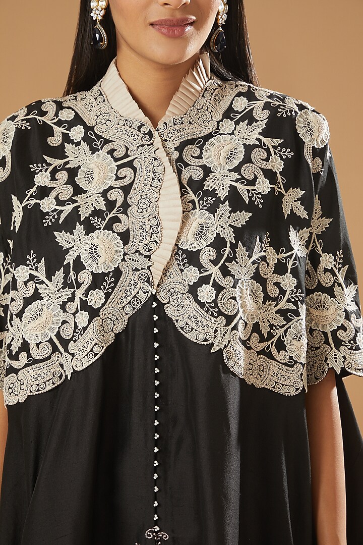 Black Embellished Cape Set by Minaxi Dadoo at Pernia's Pop Up Shop