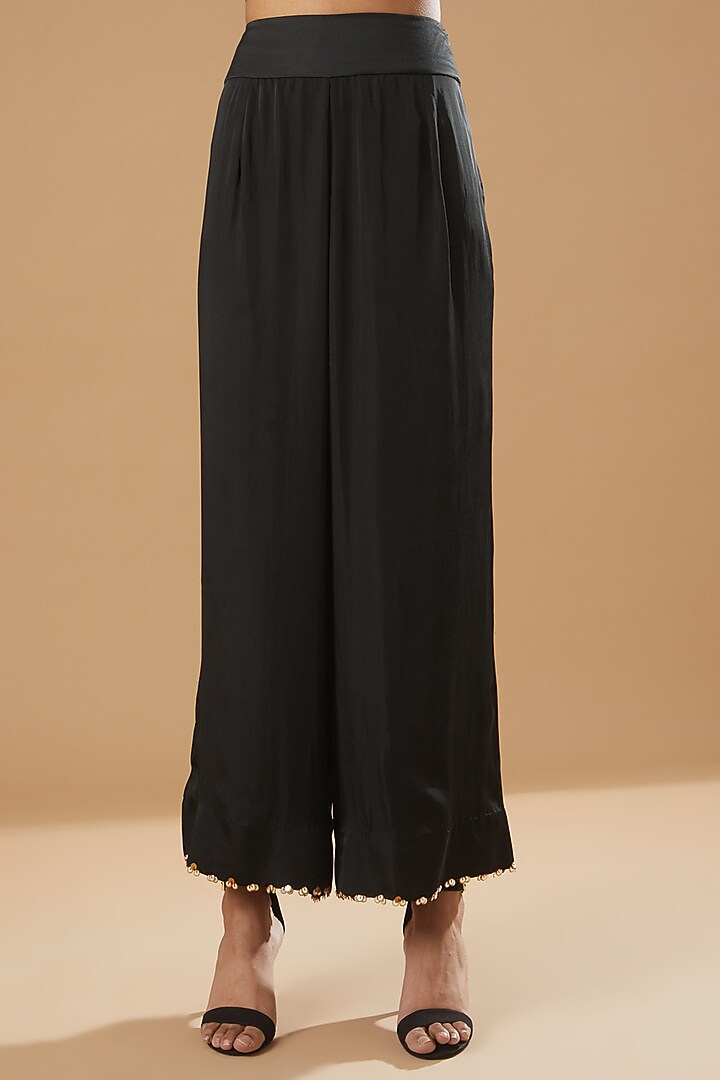 Black Embroidered Kurta Set by Minaxi Dadoo at Pernia's Pop Up Shop