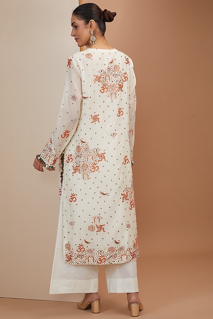 Ivory Chanderi Thread Embroidered Straight Kurta Set by Minaxi Dadoo at Pernia's Pop Up Shop