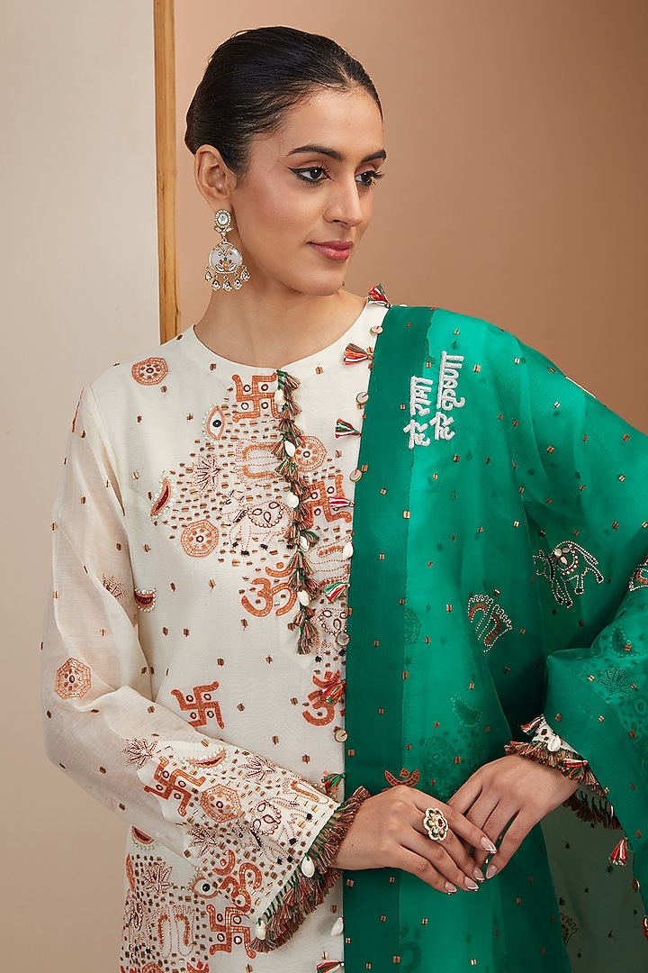 Ivory Chanderi Thread Embroidered Straight Kurta Set by Minaxi Dadoo at Pernia's Pop Up Shop