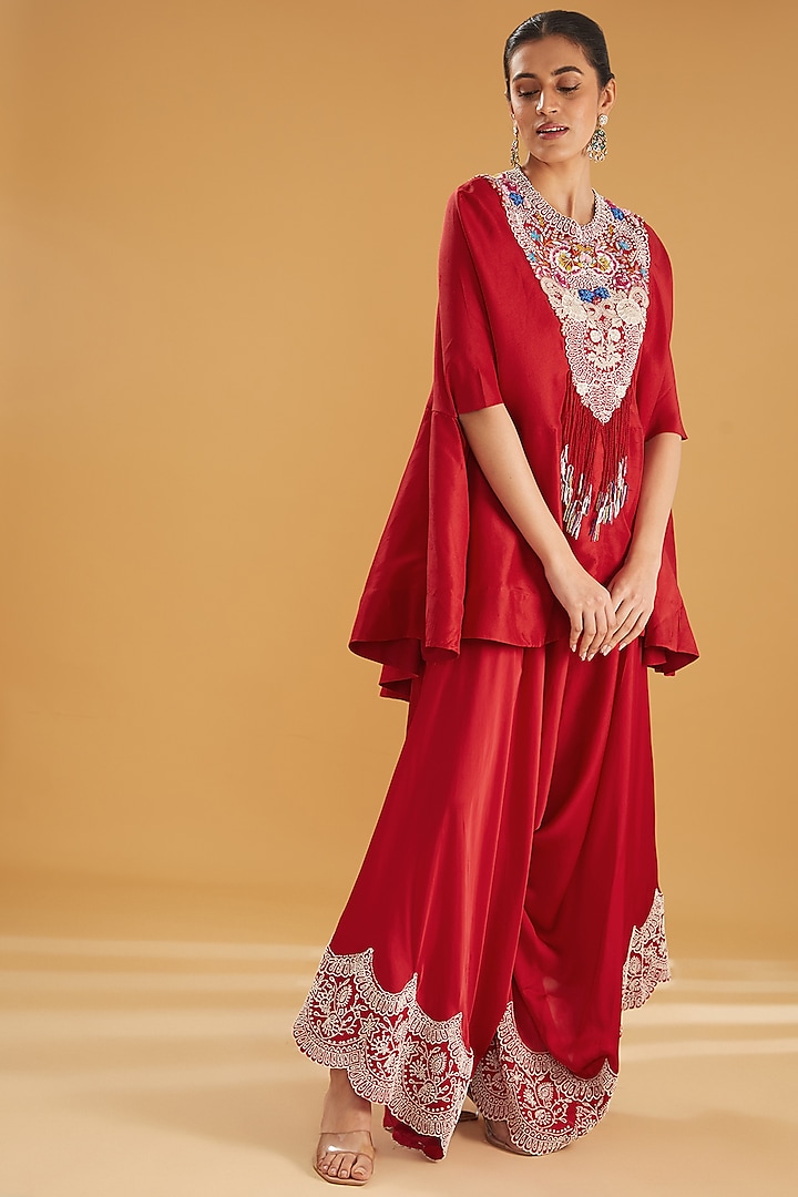 Red Dupion Thread & Pearl Embroidered Cape Set by Minaxi Dadoo