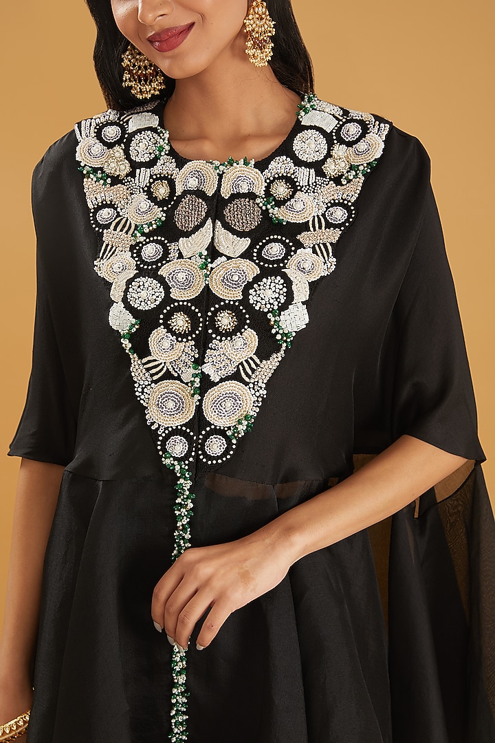 Black Dupion & Organza Sequins Embroidered Cape Set by Minaxi Dadoo at Pernia's Pop Up Shop