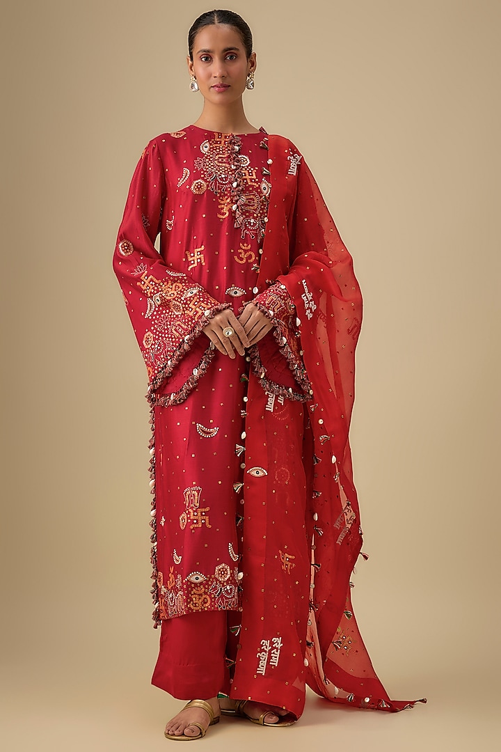 Red Silk Embroidered Kurta Set by Minaxi Dadoo at Pernia's Pop Up Shop