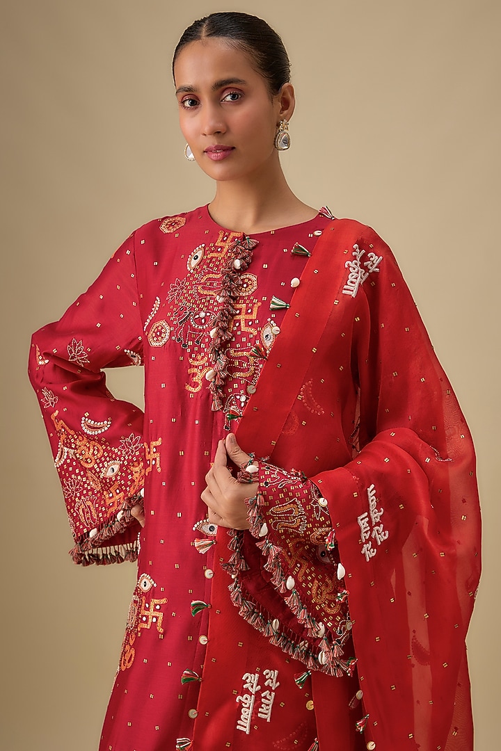 Red Silk Embroidered Kurta Set by Minaxi Dadoo at Pernia's Pop Up Shop