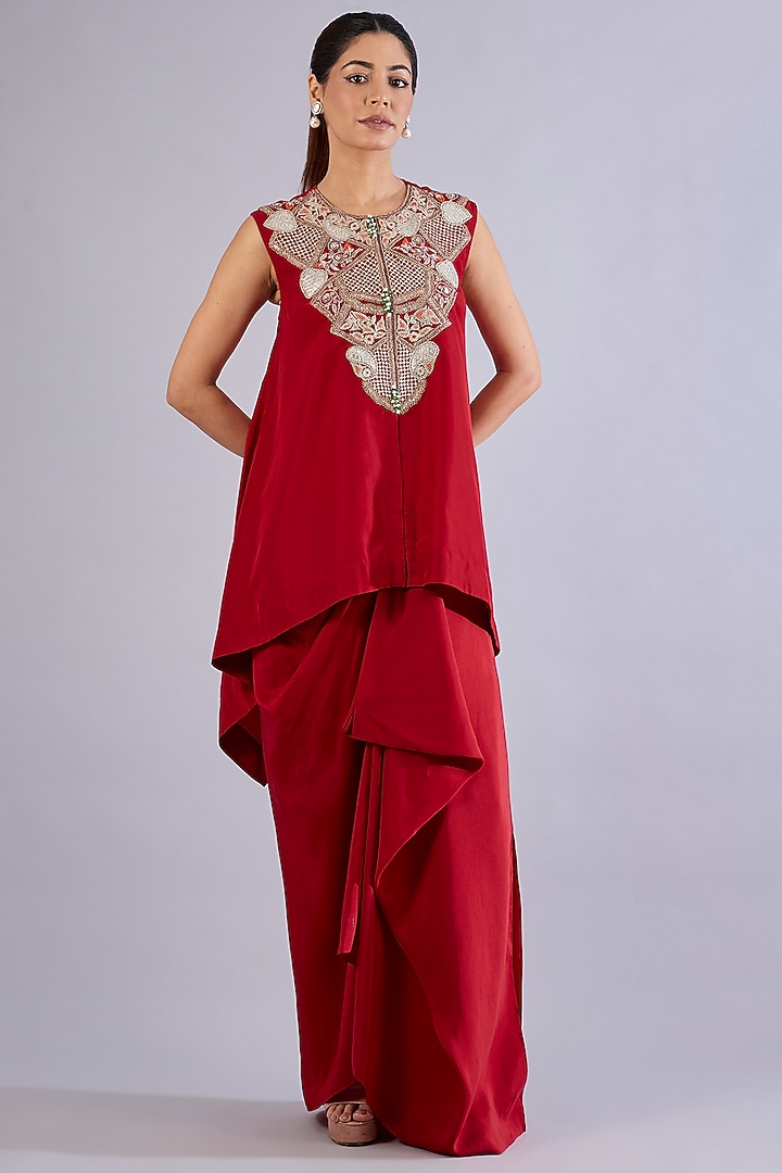 Red Organza Thread & Zari Work Cape Set by Minaxi Dadoo at Pernia's Pop Up Shop