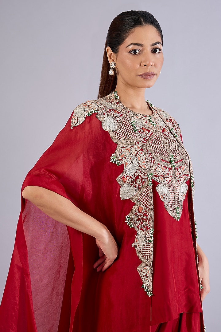 Red Organza Thread & Zari Work Cape Set by Minaxi Dadoo at Pernia's Pop Up Shop