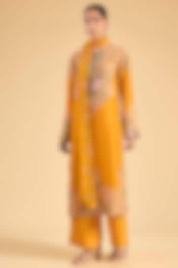 Yellow Dupion Embroidered Long Kurta Set by Minaxi Dadoo at Pernia's Pop Up Shop