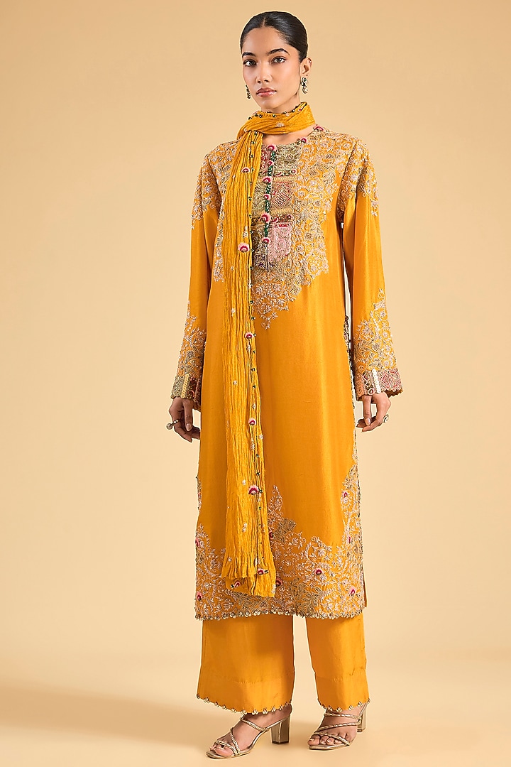 Yellow Dupion Embroidered Long Kurta Set by Minaxi Dadoo at Pernia's Pop Up Shop