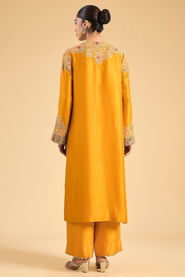 Yellow Dupion Embroidered Long Kurta Set by Minaxi Dadoo at Pernia's Pop Up Shop