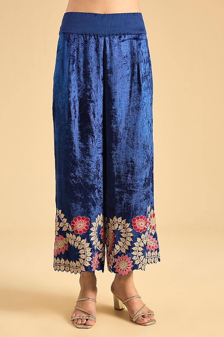 Blue Velvet Thread Work Kaftan Set by Minaxi Dadoo at Pernia's Pop Up Shop