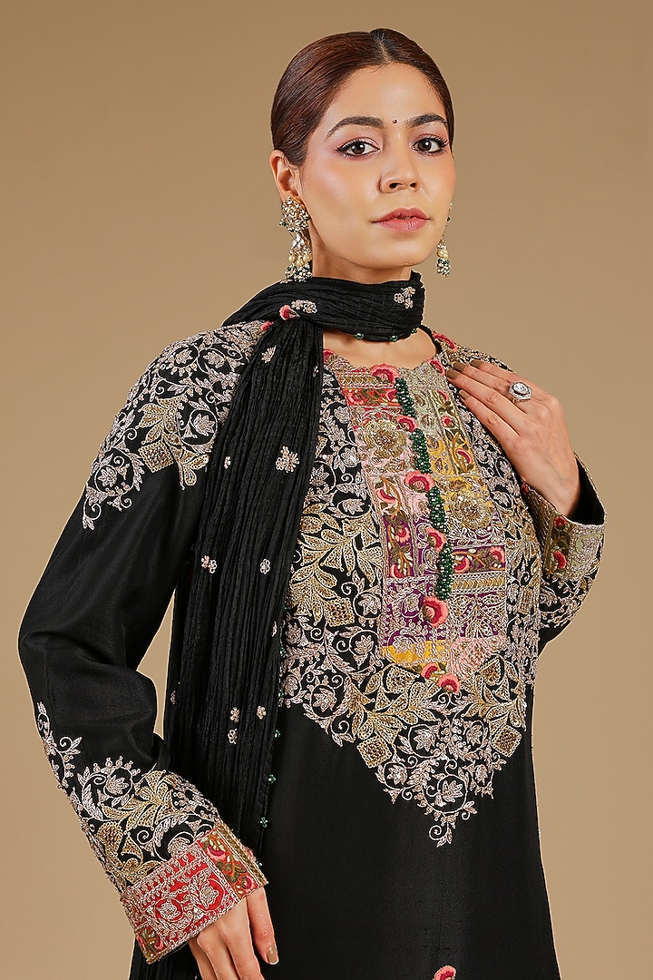 Black Dupion Threadwork Short Kurta Set by Minaxi Dadoo at Pernia's Pop Up Shop