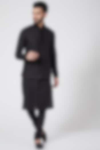 Black Kurta Set by Manish Nagdeo Men at Pernia's Pop Up Shop