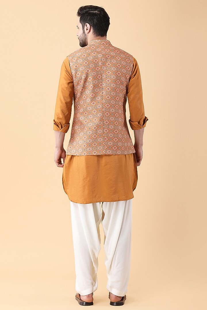 Mustard Ruby Cotton Silk Printed Bundi Jacket Set by Manish Nagdeo Men at Pernia's Pop Up Shop