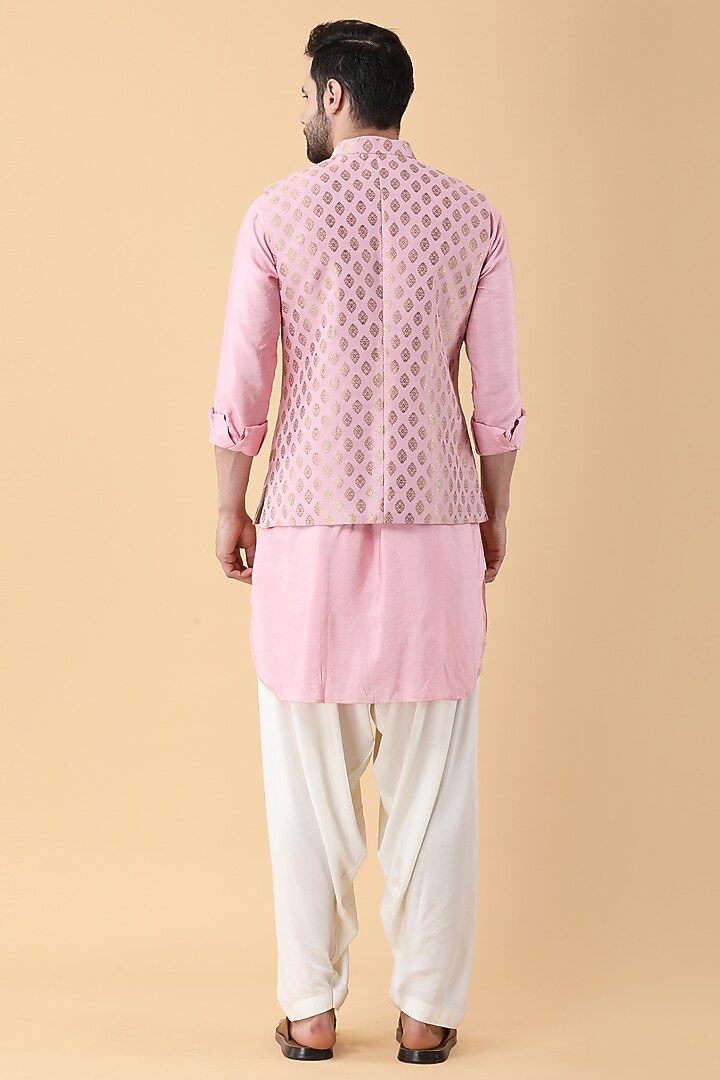 Pink Banarasi Jacquard Bundi Jacket Set by Manish Nagdeo Men at Pernia's Pop Up Shop