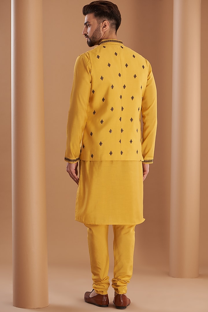 Yellow Modal Embroidered Indowestern Set by Manish Nagdeo Men at Pernia's Pop Up Shop