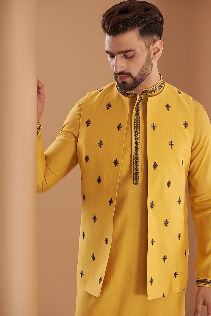 Yellow Modal Embroidered Indowestern Set by Manish Nagdeo Men at Pernia's Pop Up Shop