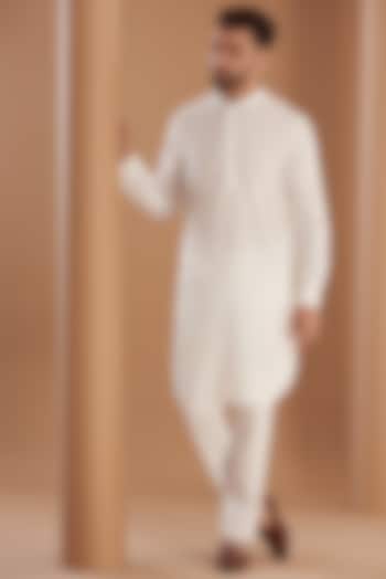 White Matka Cotton Kurta Set by Manish Nagdeo Men at Pernia's Pop Up Shop