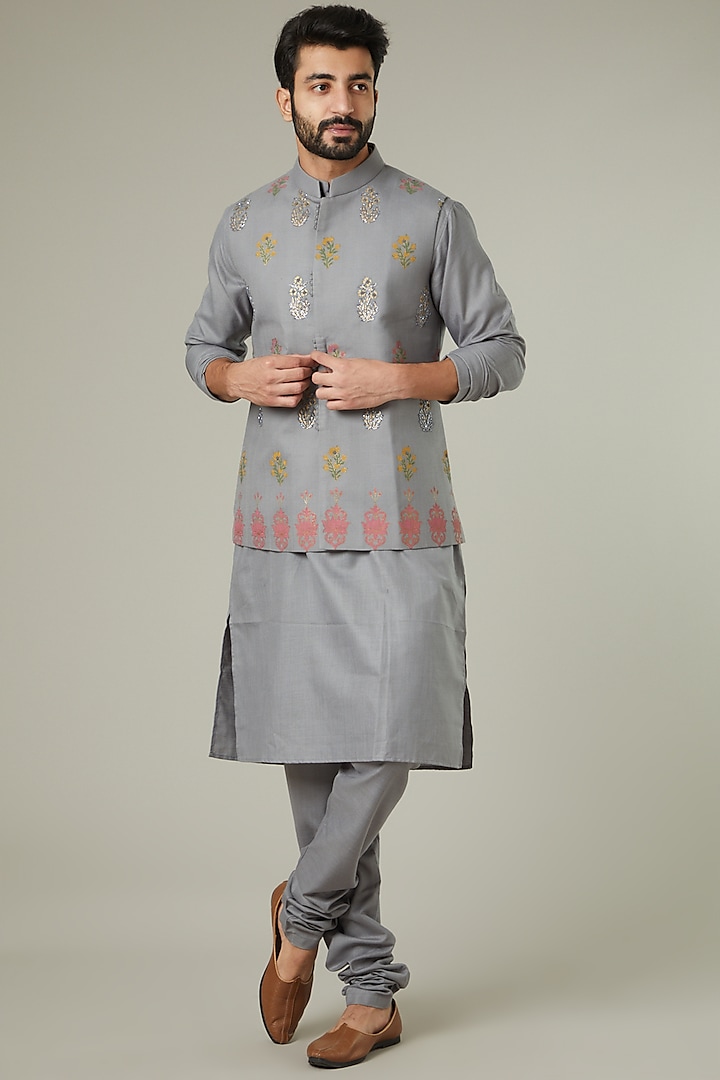 Grey Embroidered Bundi Jacket With Kurta Set by Manish Nagdeo Men at Pernia's Pop Up Shop