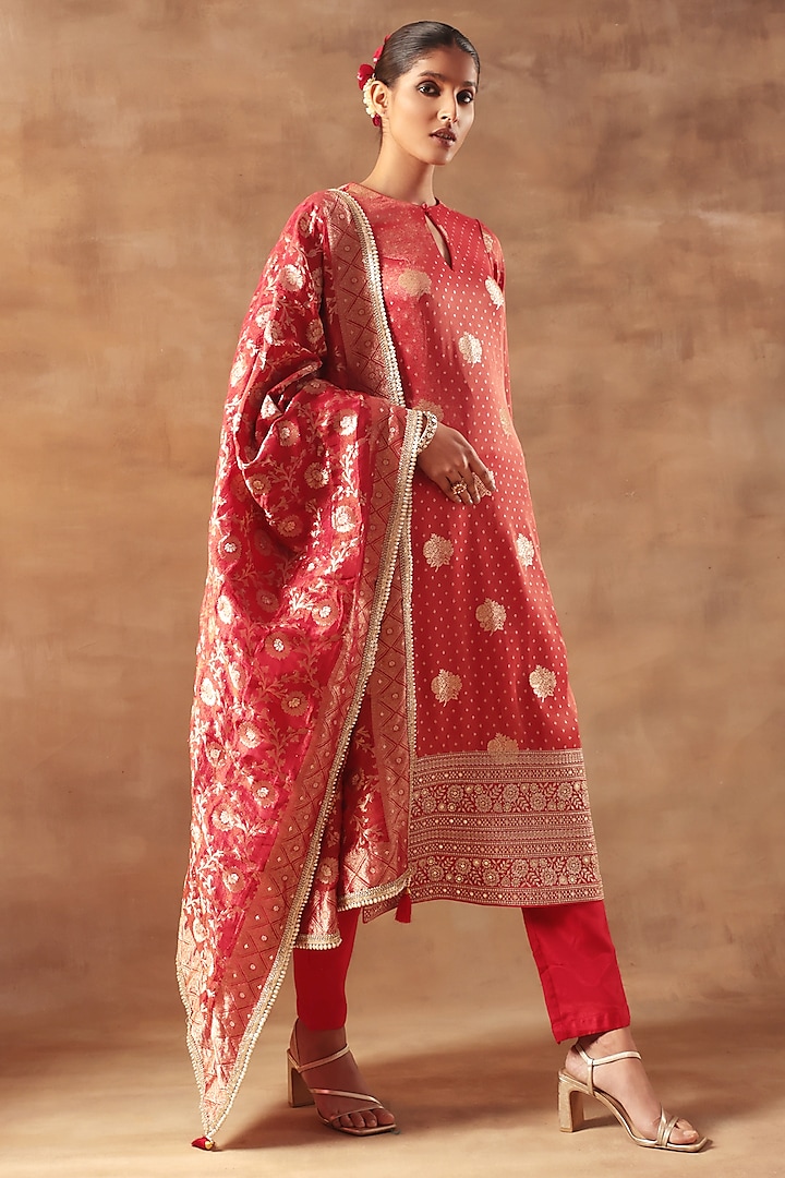 Red Tissue Jacquard Zari Work Kurta Set by MeenaGurnam at Pernia's Pop Up Shop