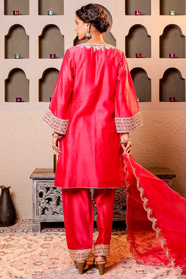 Pink Silk Chanderi Embroidered Kurta Set by Monica Khosla at Pernia's Pop Up Shop