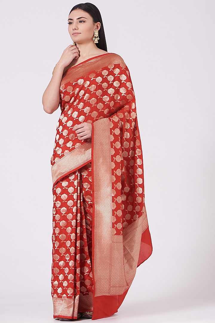 Red Banarasi Silk Handwoven Saree Set by Mint N Oranges